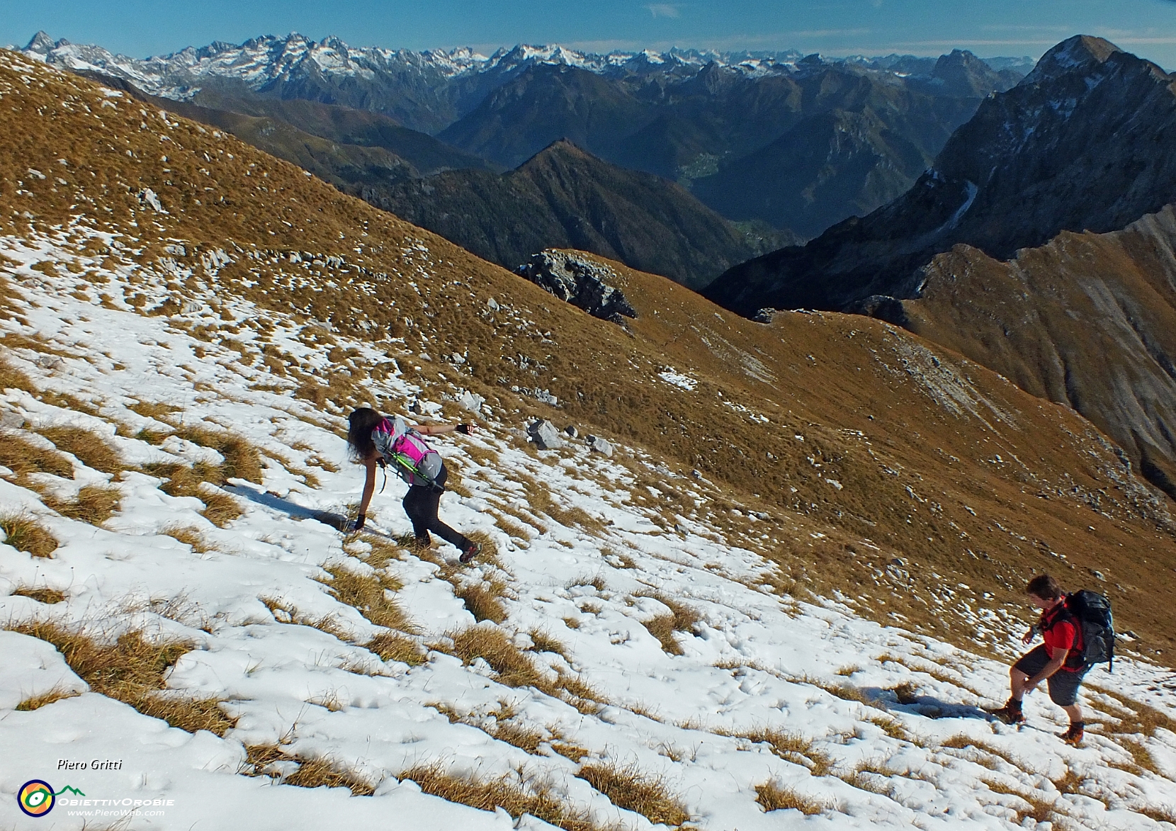 36 neve in disgelo con sotto erba...si può scivolare....JPG